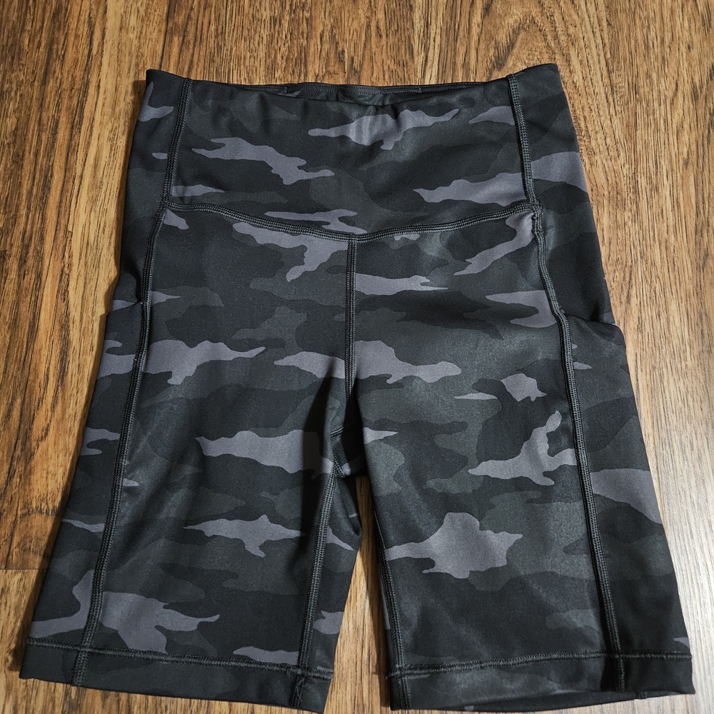 Athleta Ultimate Stash Pocket Camo 7" Shorts